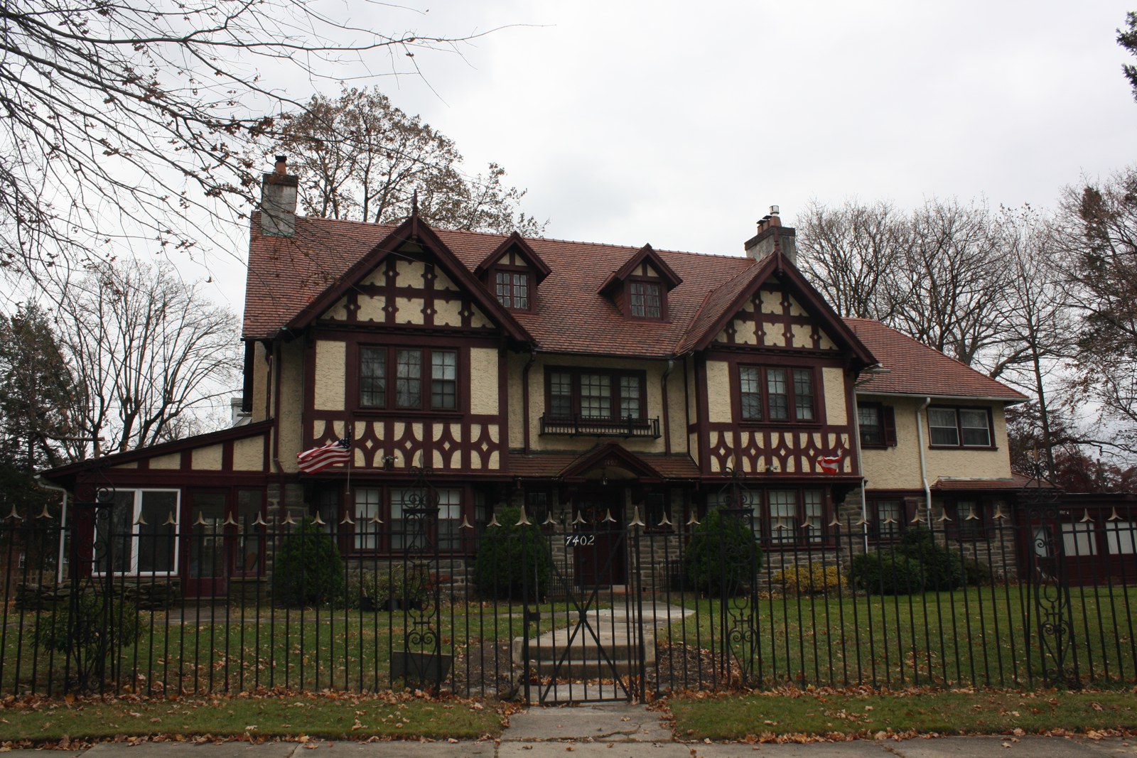 Present-day photograph of a historic house along Old York Road in La Mott, Pennsylvania, the village that now occupies the grounds of the former Camp William Penn.
